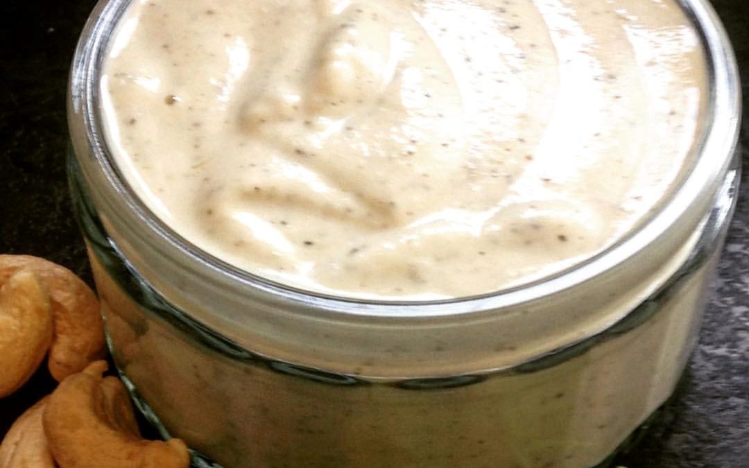 Creamy cashew salad dressing/dip